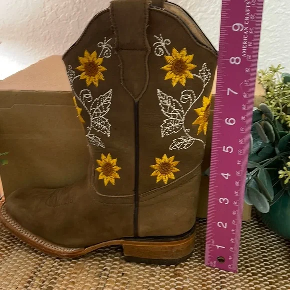 Beautiful Elliut western boot size 13 - Picture 9 of 11